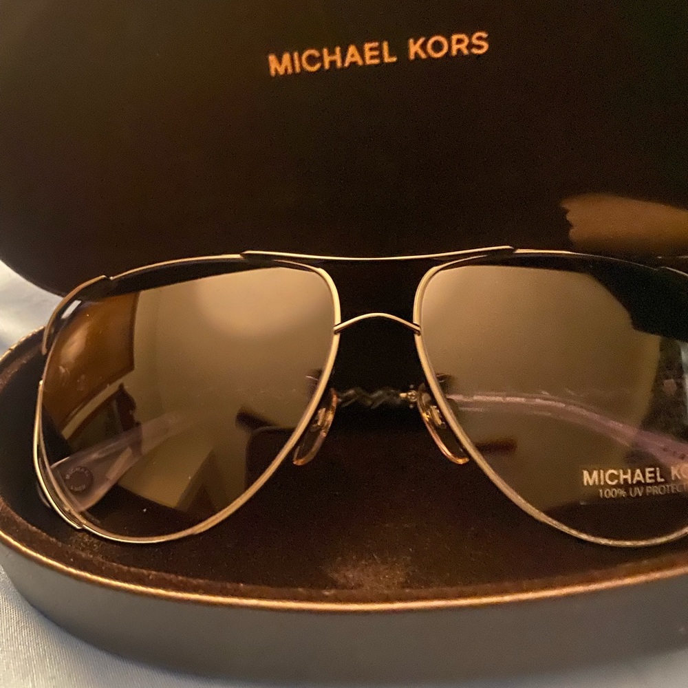 Michael Kors Men’s Sunglasses. New in Case and cleaning cloth. - Picture 5 of 7